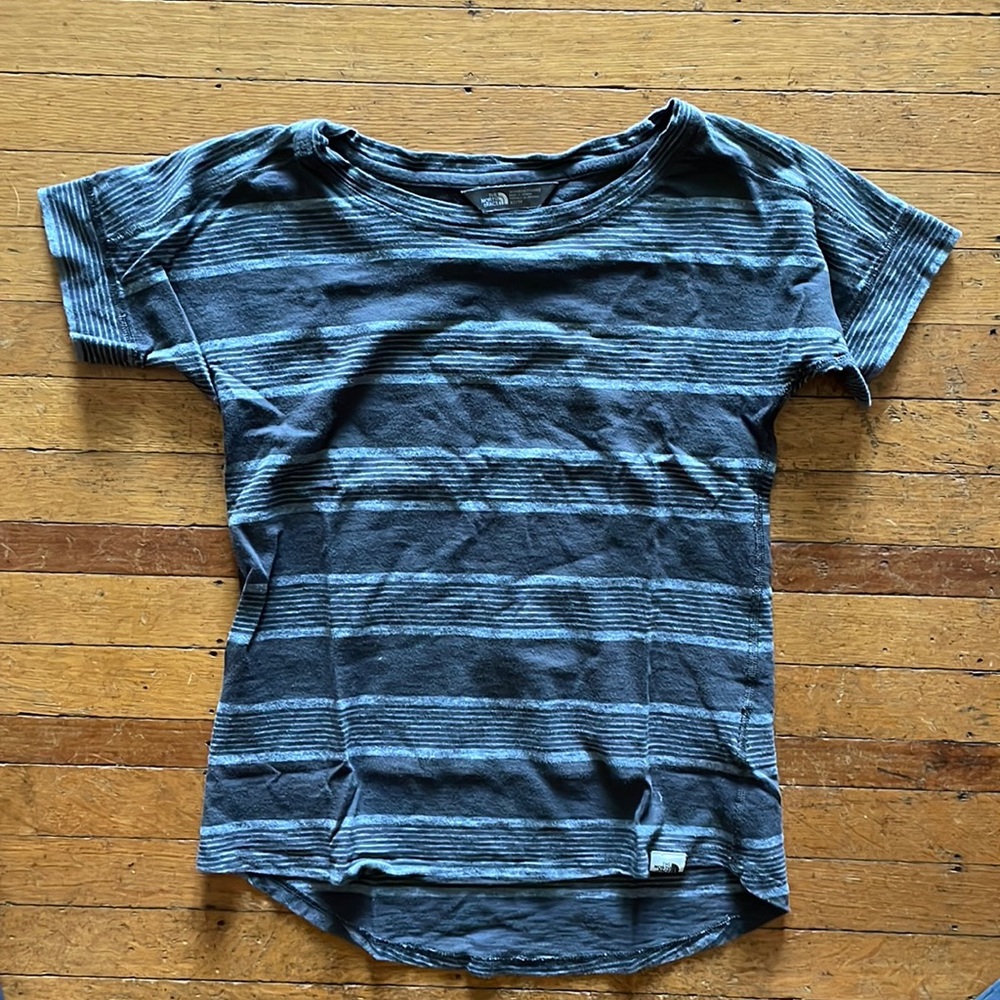 NorthFace XS tee.